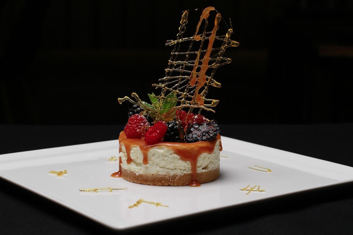 Caramel cheesecake with fresh berries